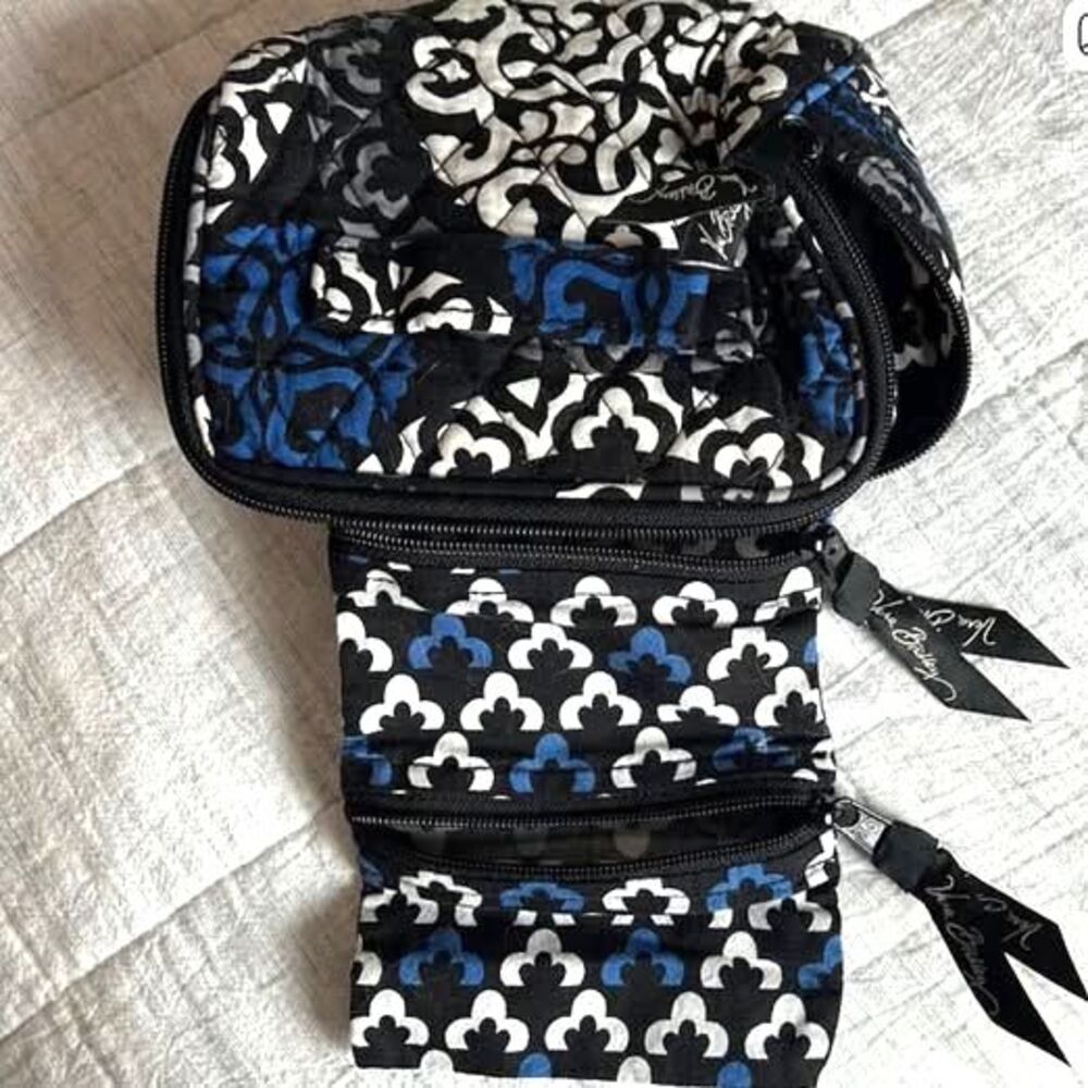 Vera Bradley Travel Organizer in Canterberry Cobalt Pattern with Top Handle